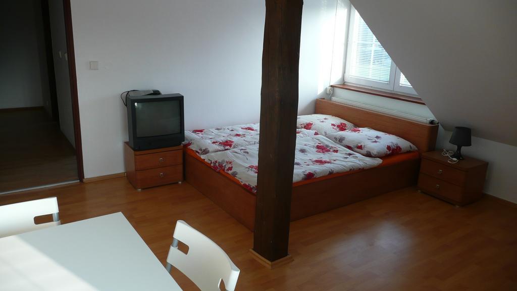 Apartments U Cara Ceske Budejovice Habitación foto